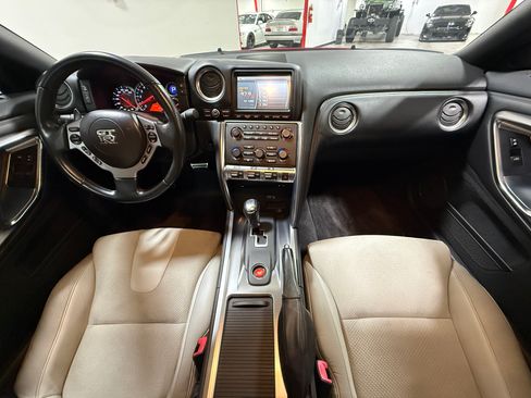 Used 2010 Nissan GT-R Premium AWD/4WD image 23