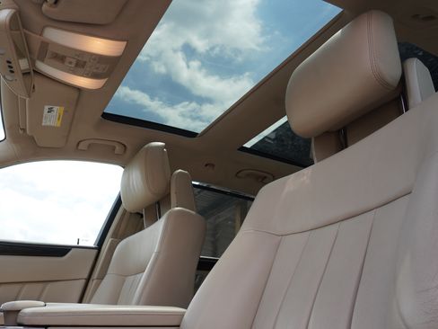 Used 2014 Mercedes-Benz E 350 4MATIC Wagon image 25