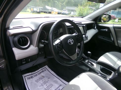 Used 2016 Toyota RAV4 XLE image 11