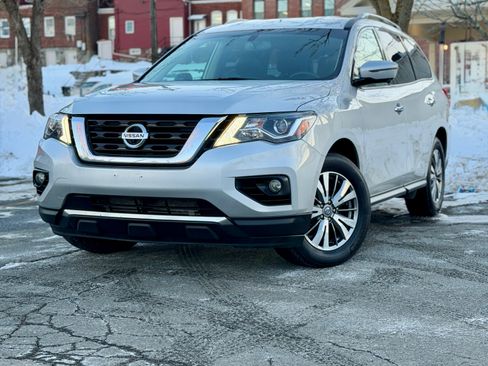 Used 2019 Nissan Pathfinder SL image 1