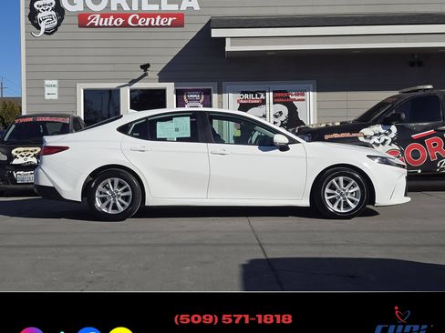 Used 2025 Toyota Camry LE image 8