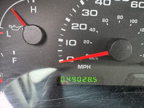 Used 2004 Ford F250 4x4 Regular Cab Super Duty image 3