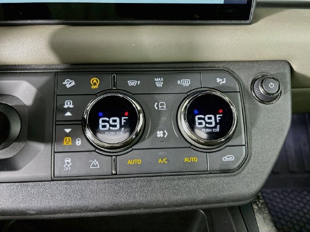 Used 2025 Land Rover Defender 110 OCTA AWD/4WD image 18