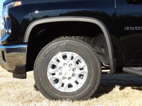 New 2026 Chevrolet Silverado 3500 LTZ image 9