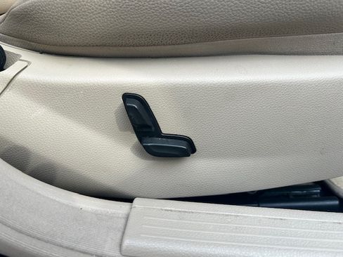 Used 2010 Mercedes-Benz C 300 Sport image 24