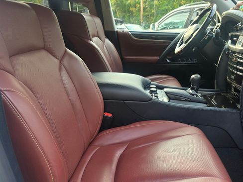 Used 2019 Lexus LX 570 4WD image 11