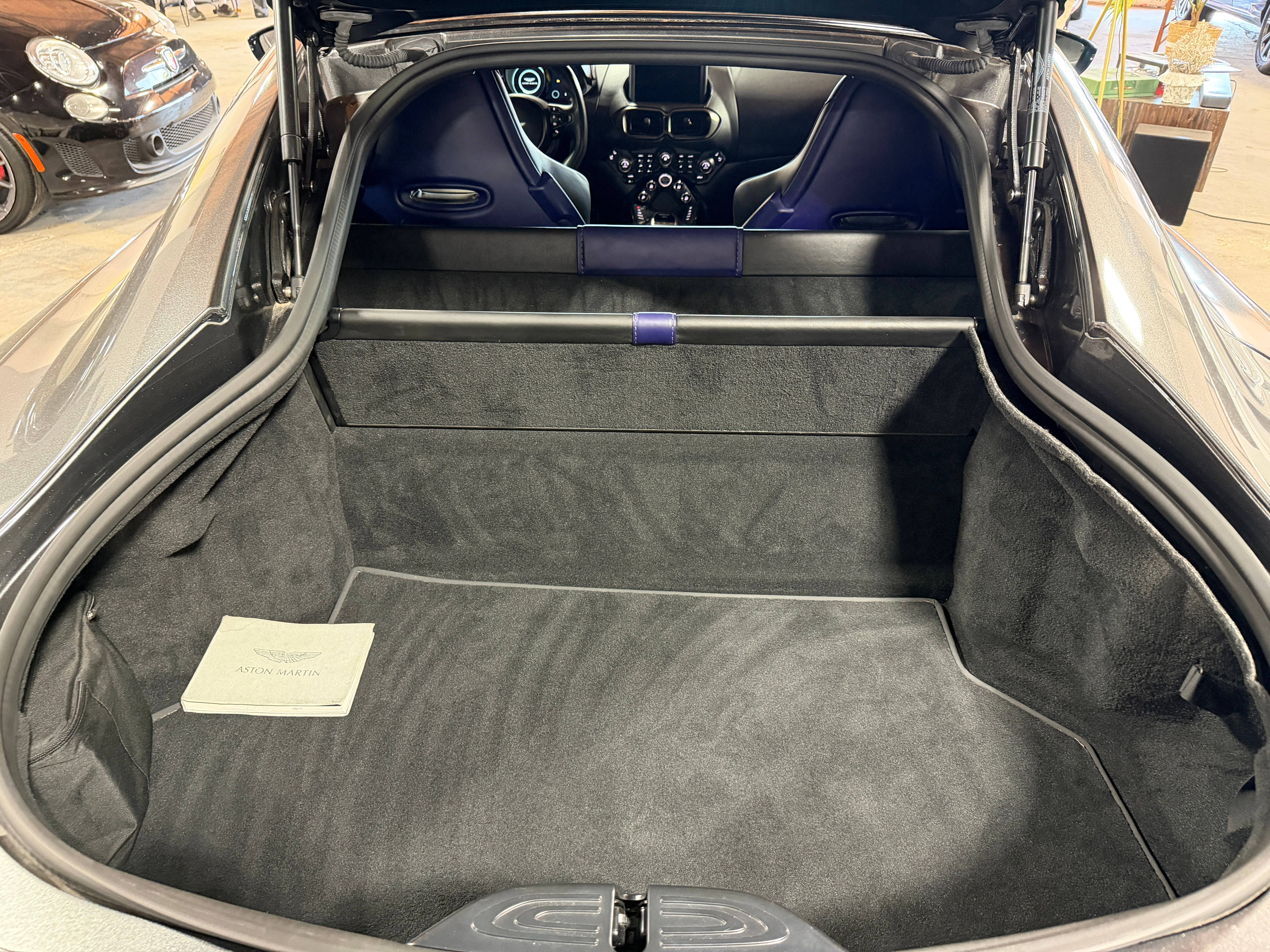 Used 2019 Aston Martin V8 Vantage Coupe RWD image 23