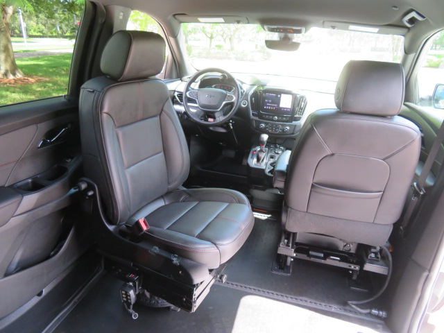Used 2022 Chevrolet Traverse FWD RS image 22