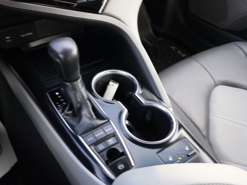 Used 2018 Toyota Camry XLE image 28