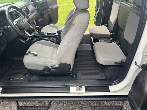 Used 2019 Toyota Tacoma 2WD Access Cab image 13