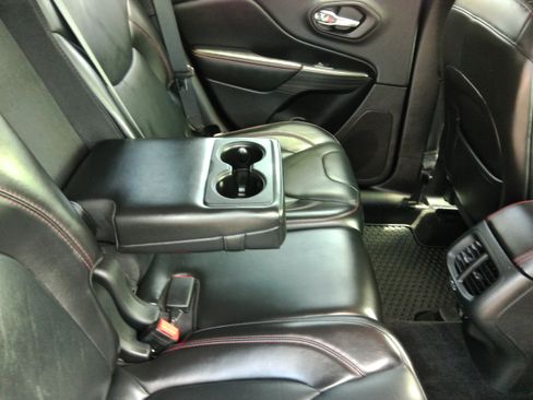 Used 2016 Jeep Cherokee 4WD Trailhawk image 31