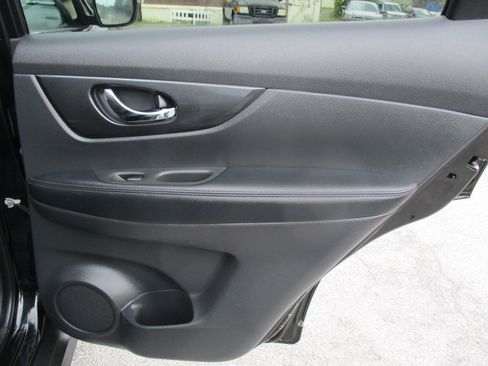 Used 2020 Nissan Rogue FWD SV 2.5L 4-Cyl SUV image 28