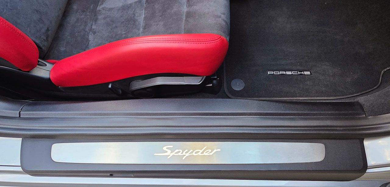 Used 2016 Porsche Boxster Spyder RWD image 61