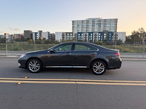 Used 2011 Lexus ES 350 image 2