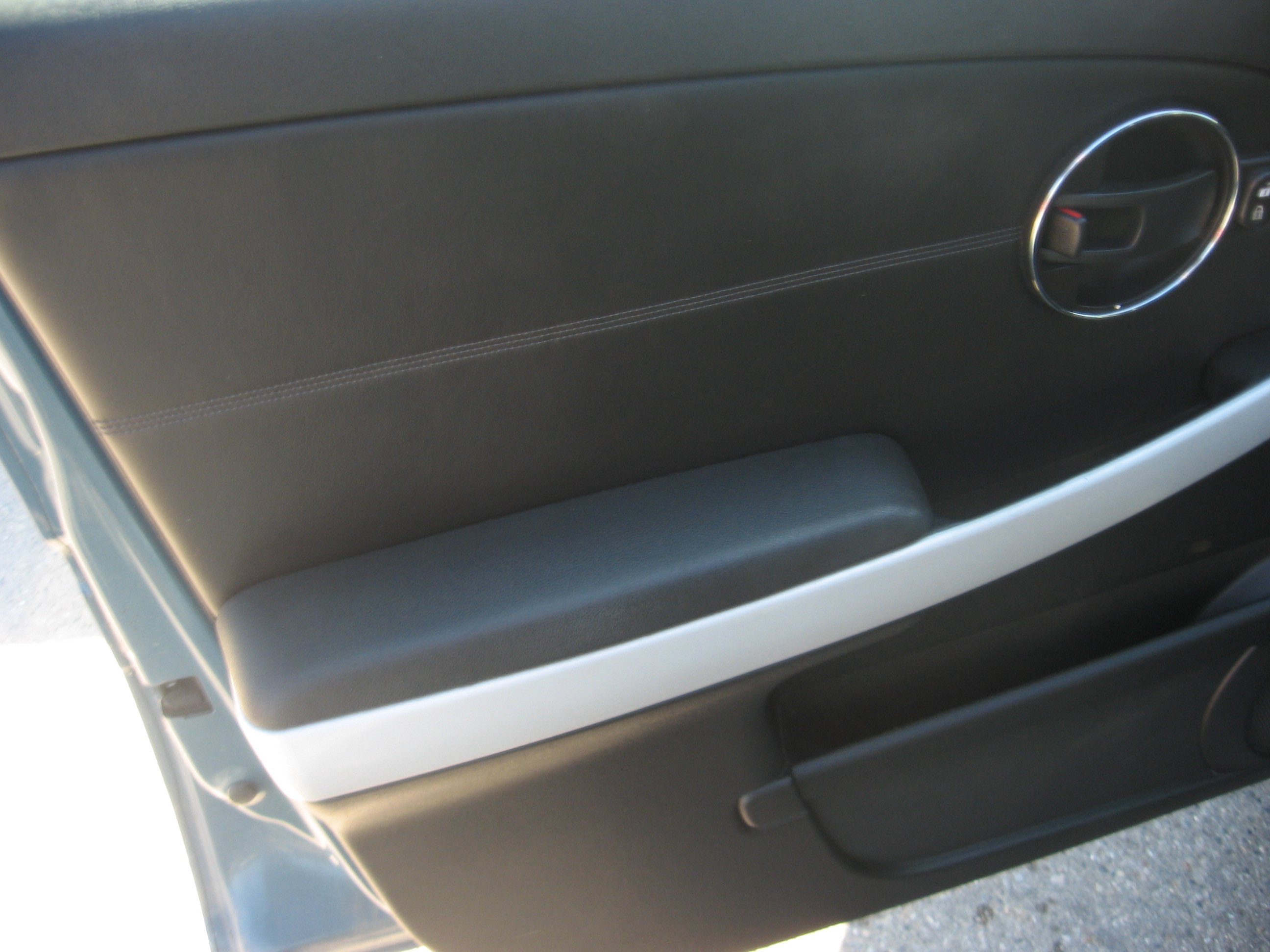 Used 2008 Pontiac Torrent AWD GXP image 8