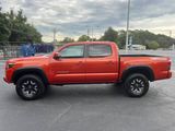 Used 2017 Toyota Tacoma TRD Off-Road image 6