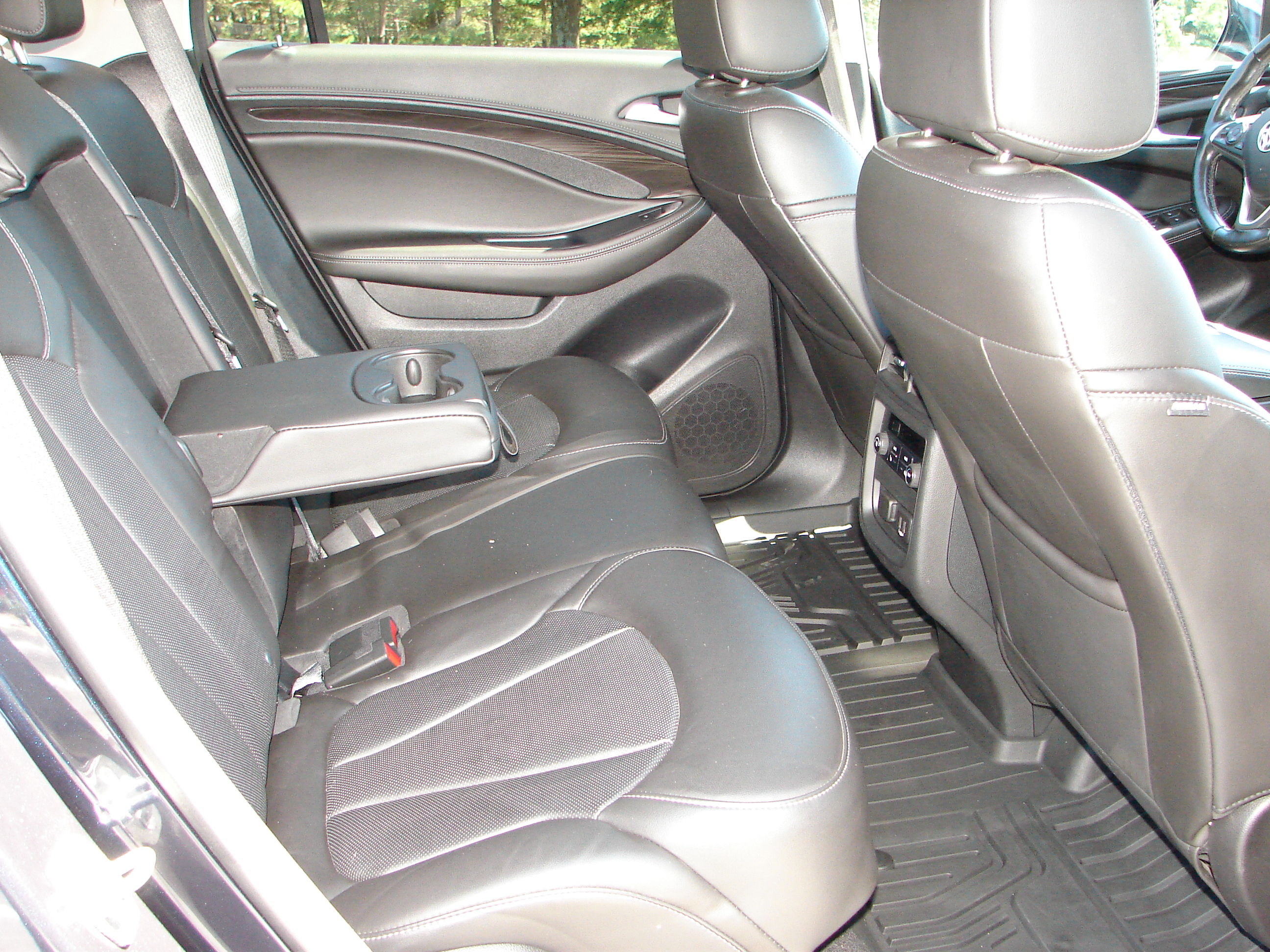 Used 2020 Buick Envision FWD Essence image 9