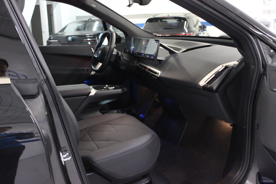 Used 2024 BMW iX xDrive50 AWD/4WD image 37
