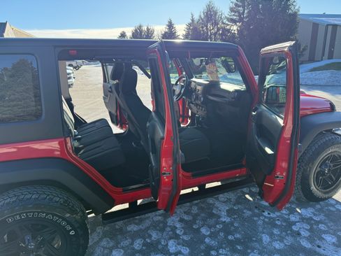 Used 2018 Jeep Wrangler Unlimited Sport image 8