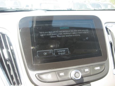 Used 2016 Chevrolet Malibu LT FWD image 11