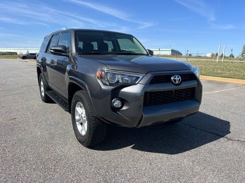 Used 2018 Toyota 4Runner SR5 Premium image 2
