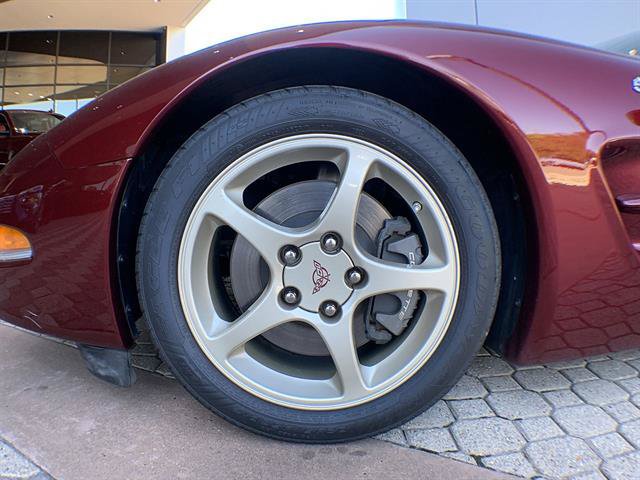 Used 2003 Chevrolet Corvette 50th Anniversary Edition RWD image 10