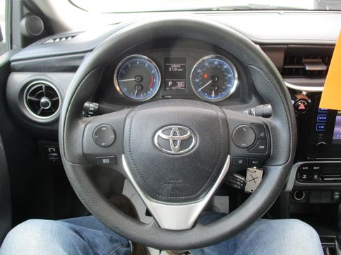 Used 2018 Toyota Corolla LE FWD image 24