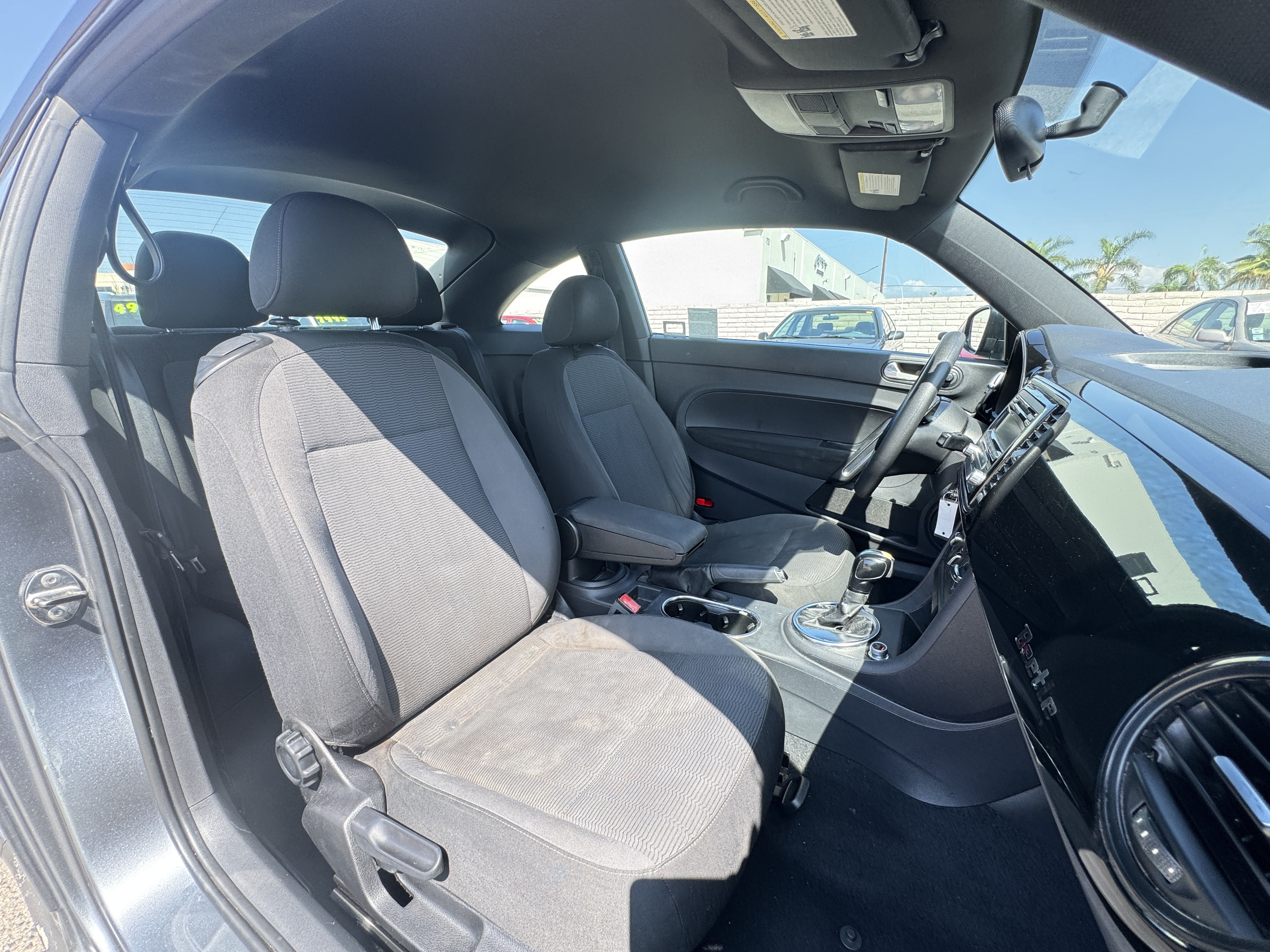 Used 2014 Volkswagen Beetle Coupe FWD image 17