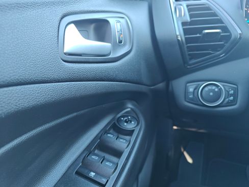 Used 2018 Ford Escape SEL image 11