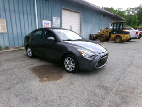 Used 2016 Scion iA image 4