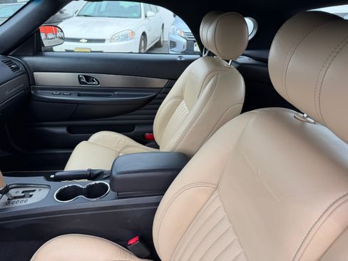 Used 2004 Ford Thunderbird image 5