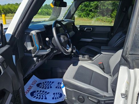 Used 2022 Ford Bronco image 9