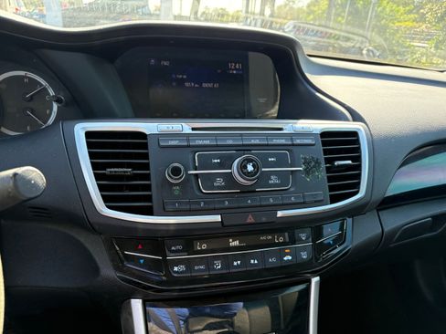 Used 2017 Honda Accord LX image 12