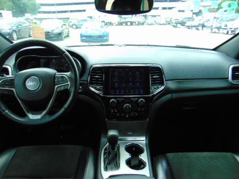 Used 2019 Jeep Grand Cherokee Altitude image 15