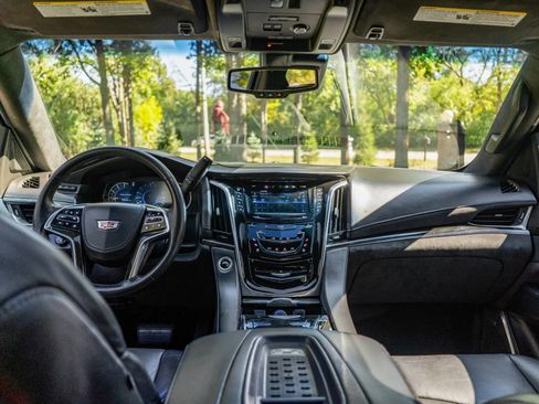 Used 2016 Cadillac Escalade Platinum image 44