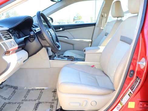 Used 2012 Toyota Camry XLE image 10