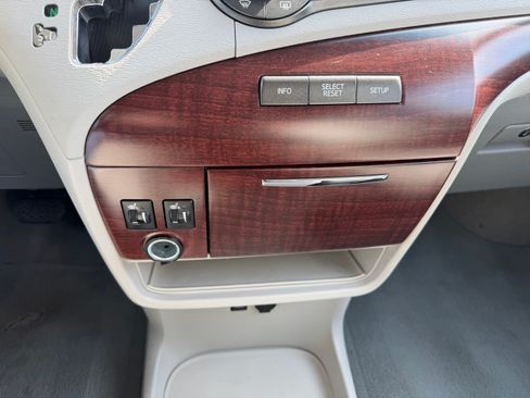 Used 2011 Toyota Sienna XLE image 11