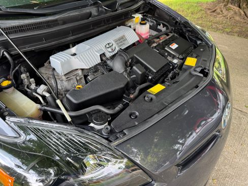 Used 2013 Toyota Prius Two FWD image 8