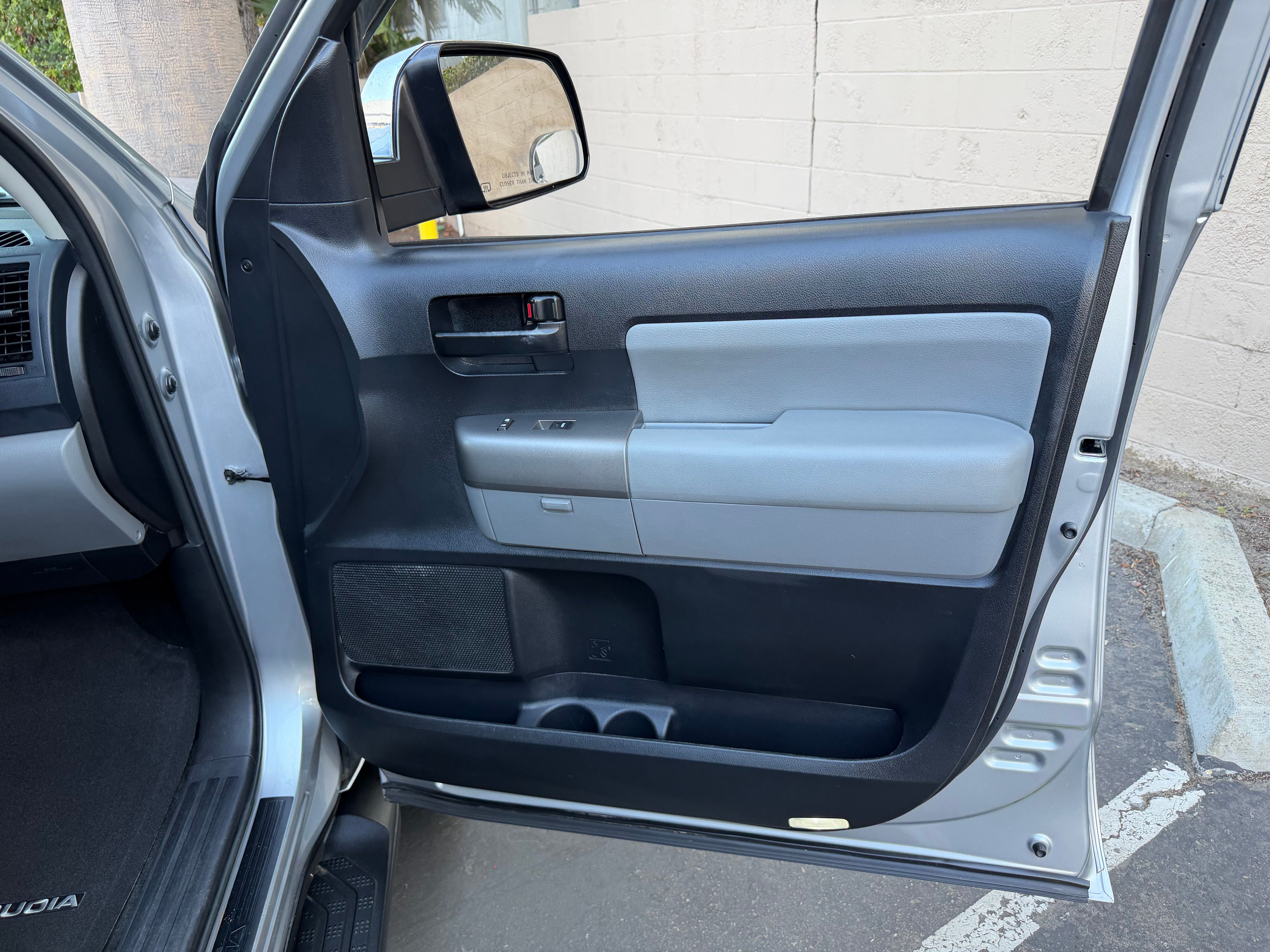 Used 2014 Toyota Sequoia 4WD SR5 image 28
