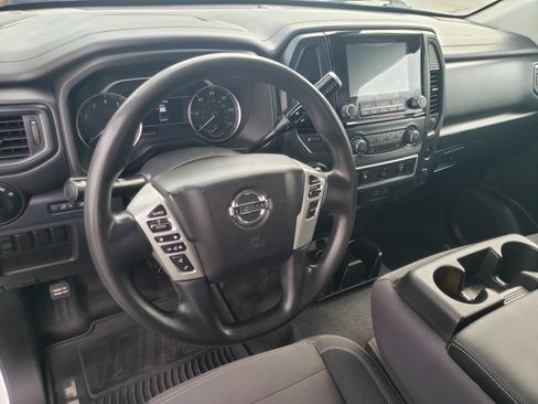 Used 2022 Nissan Titan SE image 12