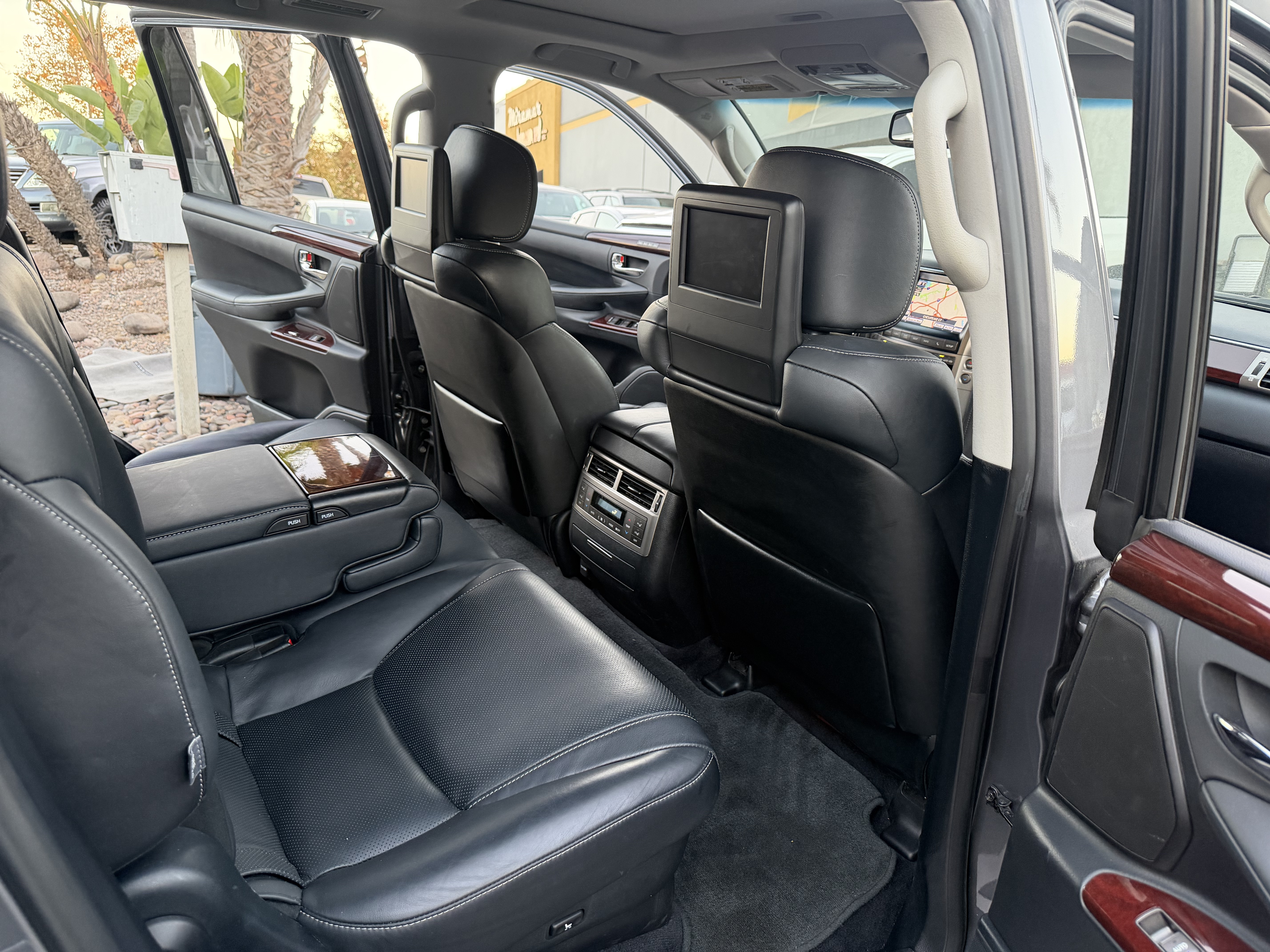 Used 2015 Lexus LX 570 4WD image 36