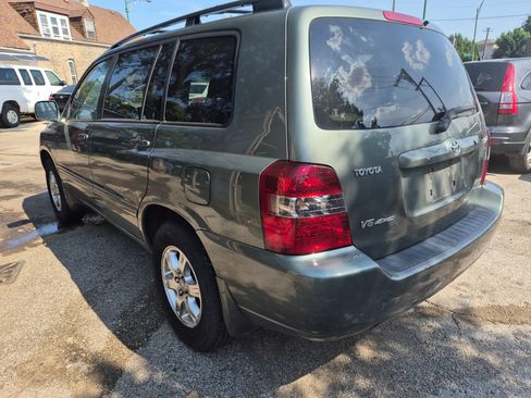 Used 2005 Toyota Highlander 4WD V6 w/ 3rd Row image 4