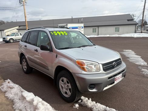 Used 2005 Toyota RAV4 image 3