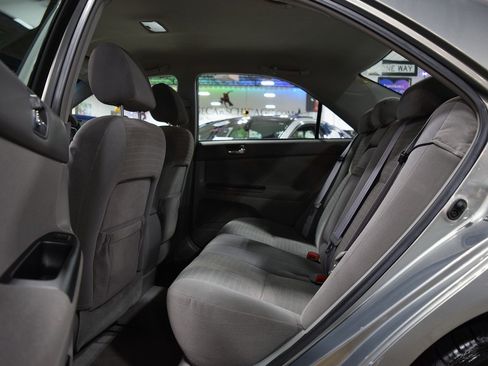Used 2005 Toyota Camry LE image 18