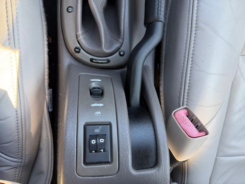 Used 2004 Chrysler Sebring Limited image 11