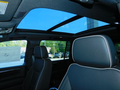 New 2026 Chevrolet Suburban Premier image 5
