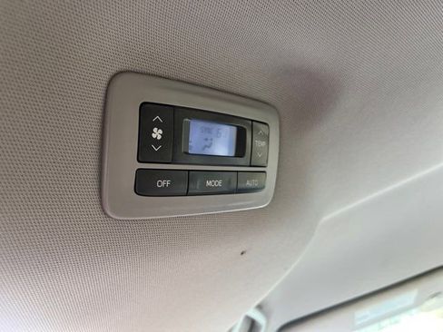 Used 2018 Toyota Sienna LE image 21