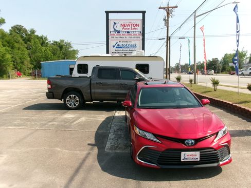Used 2023 Toyota Camry XLE FWD image 23