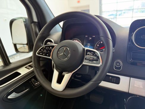 Used 2024 Mercedes-Benz Sprinter 2500 image 30