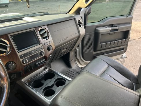 Used 2012 Ford F250 Lariat image 14